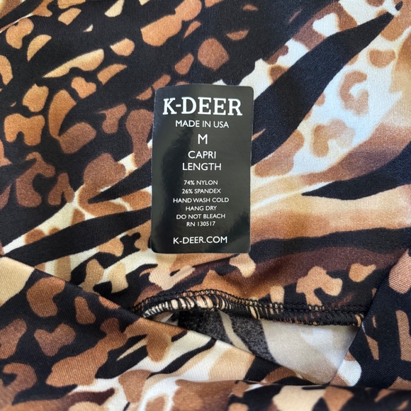 K-Deer Capri Legging Size Medium, Brown & Black Print - Picture 3 of 4
